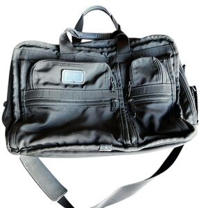 TUMI Alpha Expandable Laptop Briefcase Nylon Messenger Bag, Black
18x9x12in